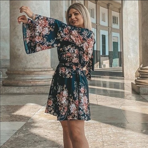 Floral Ruffle open back long lantern sleeve dress - Picture 3 of 3